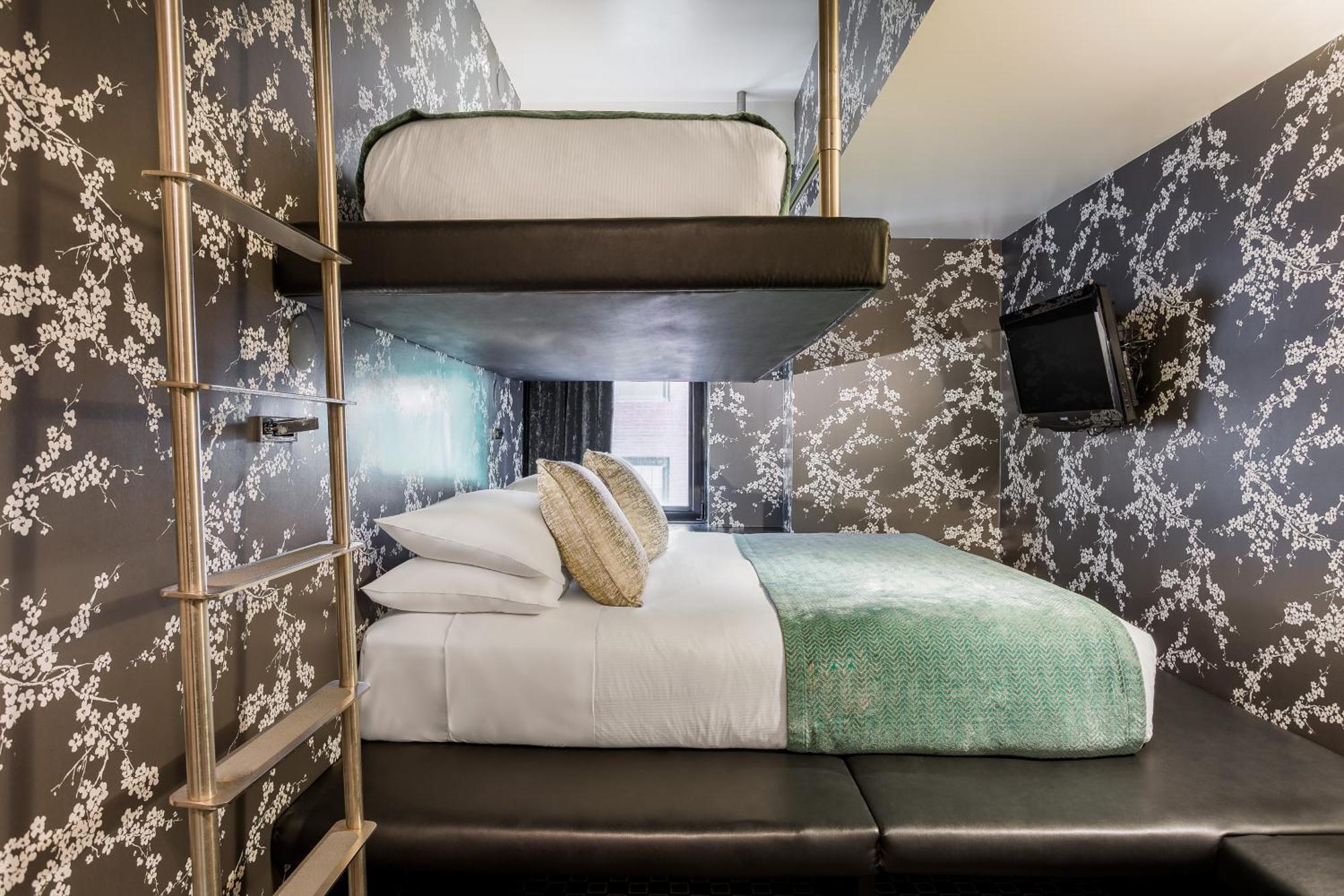 45 Times Square Hotel Ню Йорк Екстериор снимка